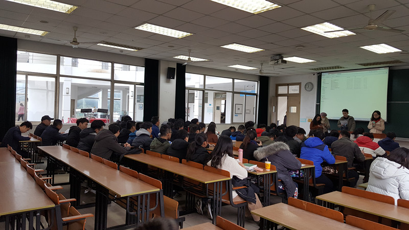 2018-2-26-新学期课堂一派生机盎然-91porn
开学查课纪实_副本.jpg